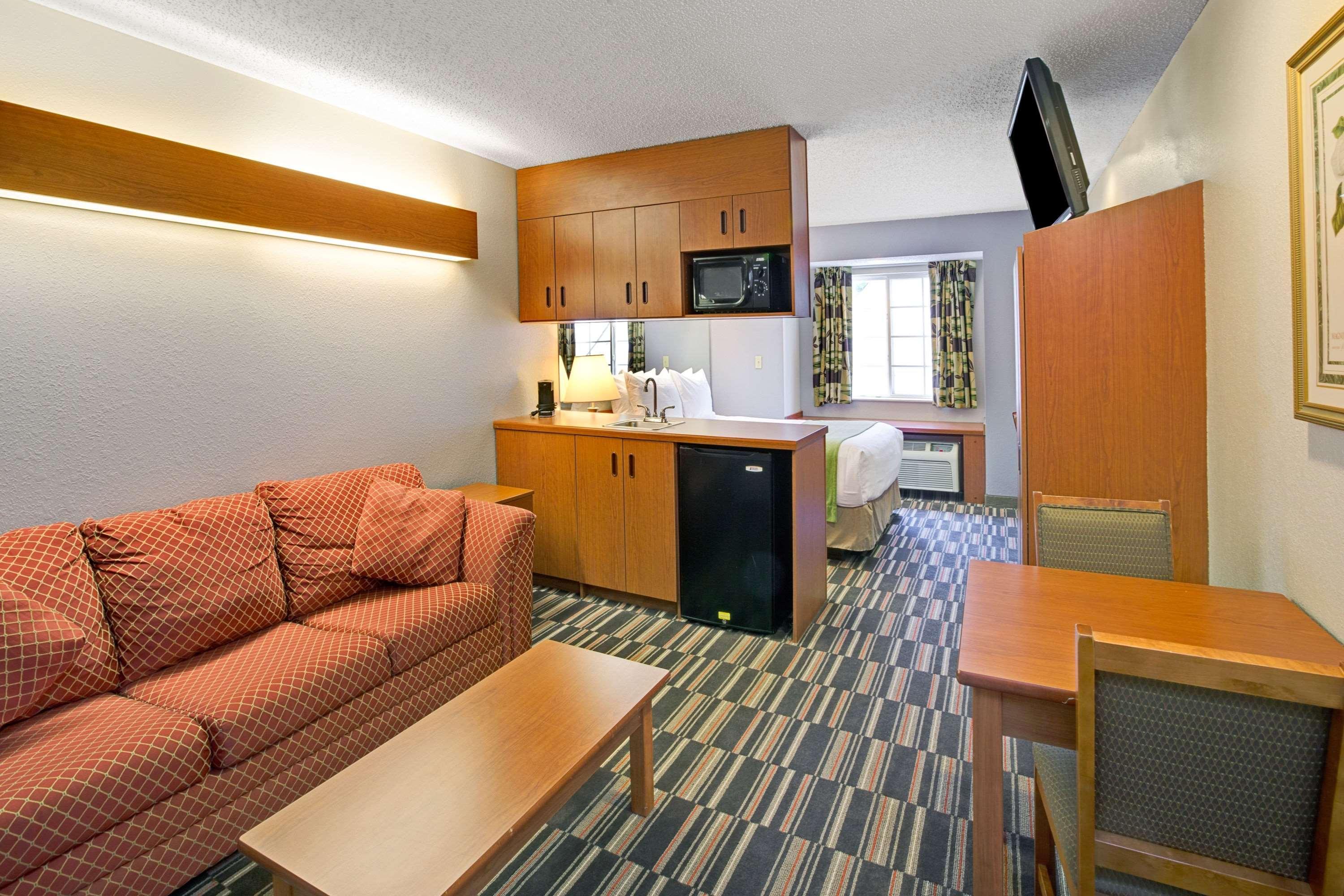 Microtel Inn & Suites By Wyndham Чероки Екстериор снимка