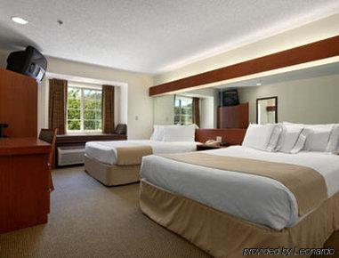 Microtel Inn & Suites By Wyndham Чероки Стая снимка